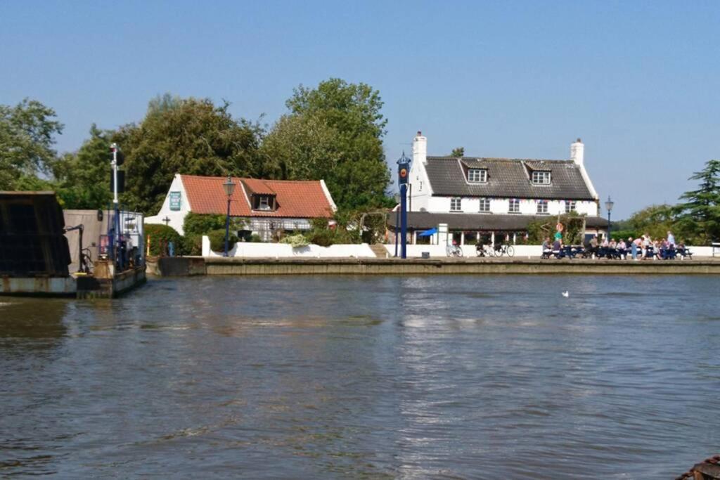 Lowlands Cottage Beccles Eksteriør billede